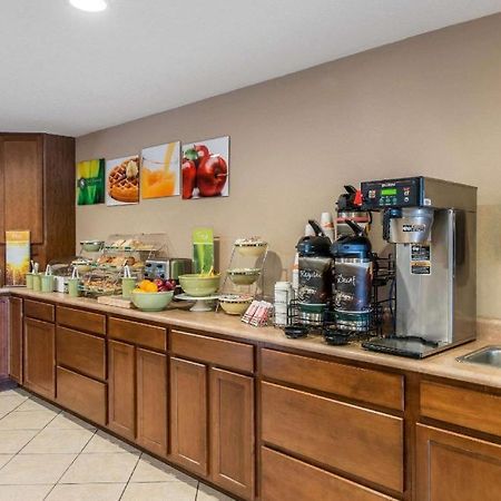ברלינגטון Quality Inn מראה חיצוני תמונה