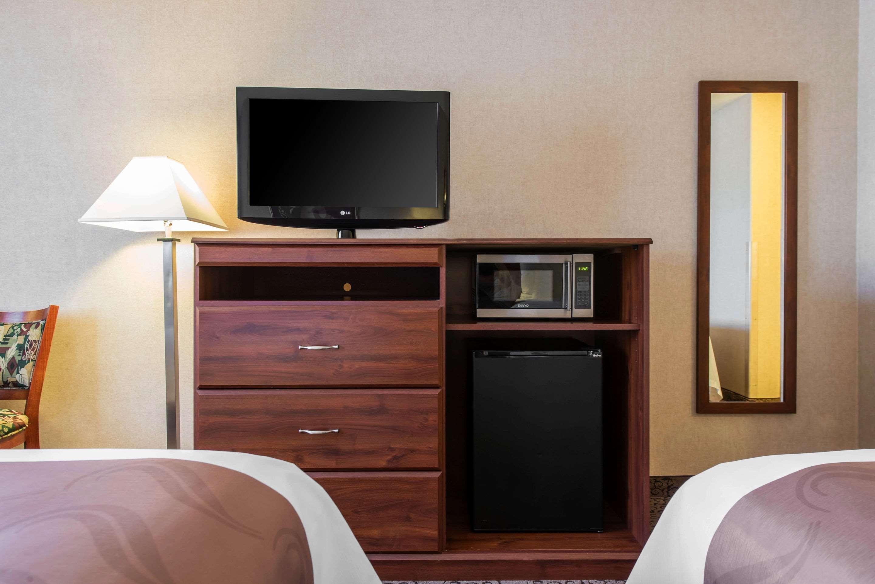 ברלינגטון Quality Inn מראה חיצוני תמונה