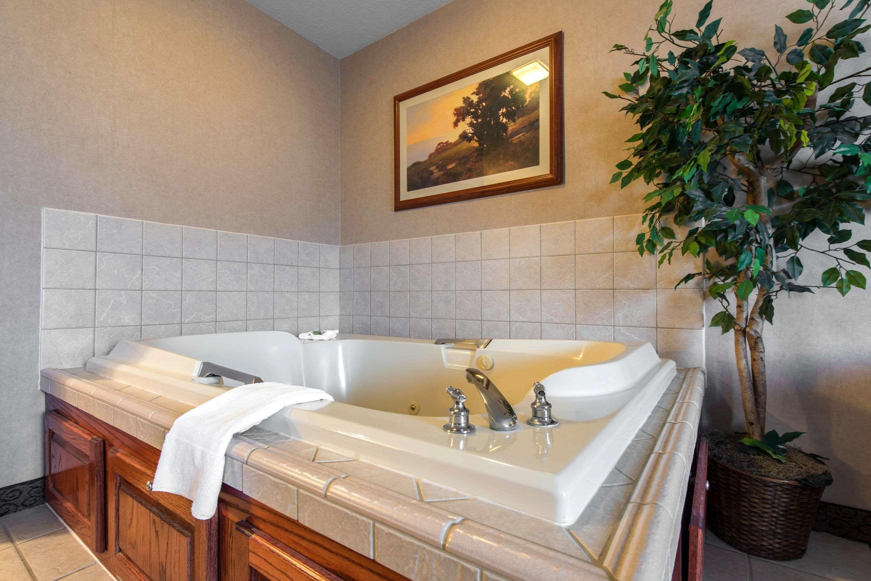 ברלינגטון Quality Inn מראה חיצוני תמונה