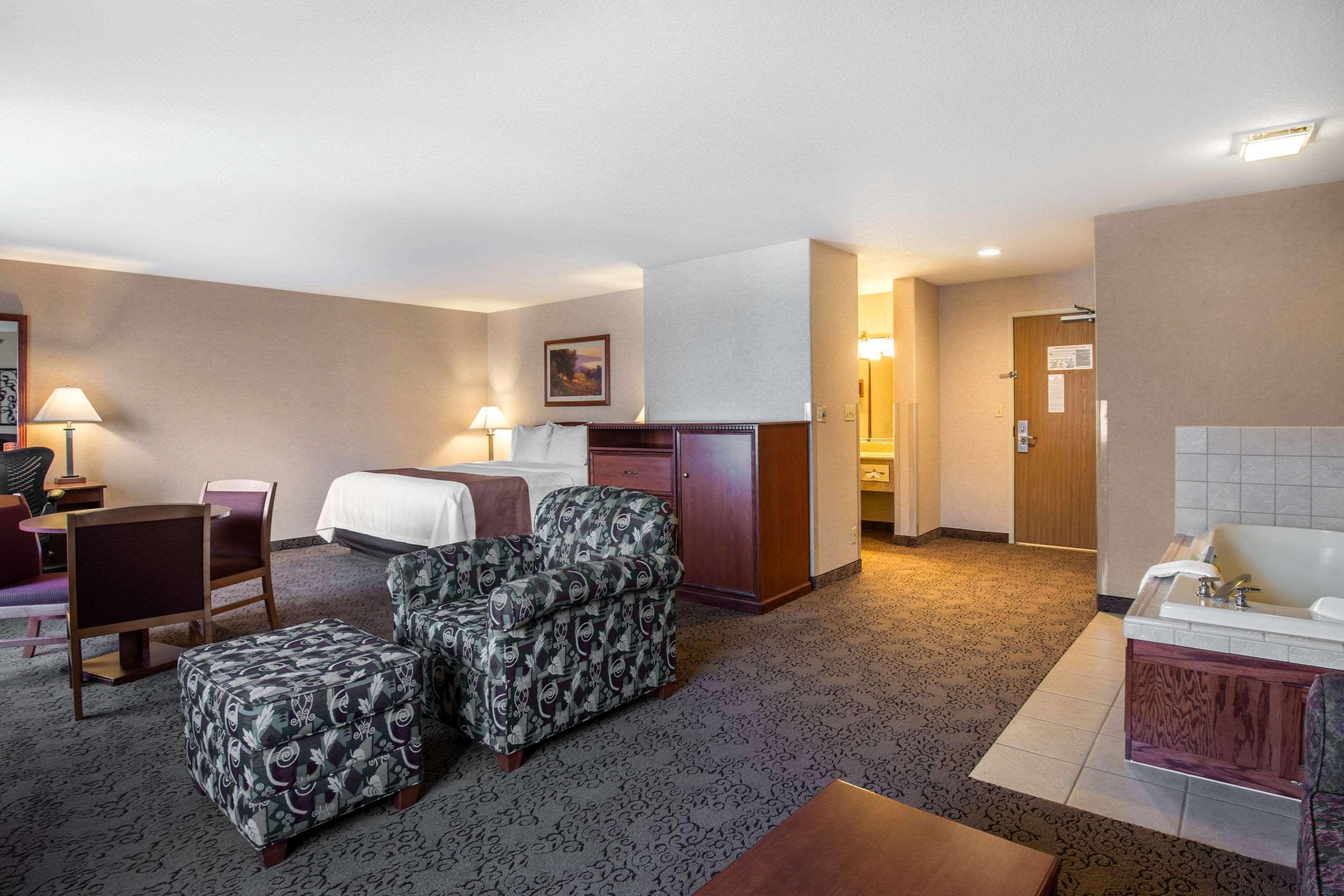 ברלינגטון Quality Inn מראה חיצוני תמונה