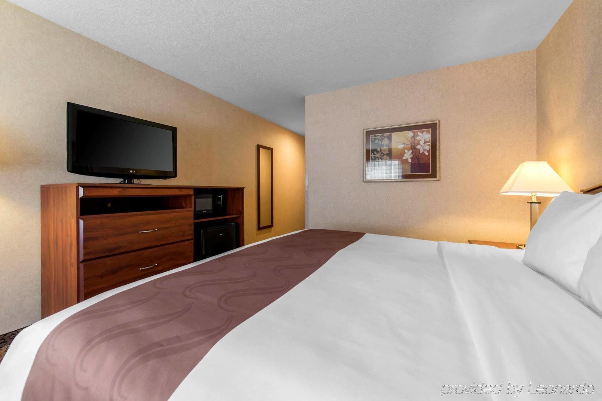 ברלינגטון Quality Inn מראה חיצוני תמונה